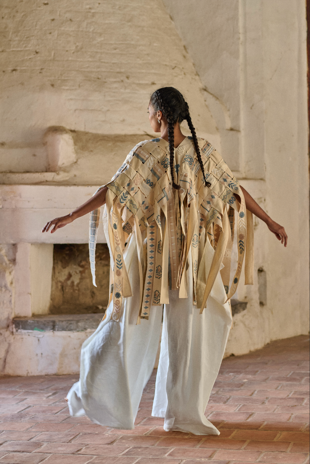 Collective Weave Look