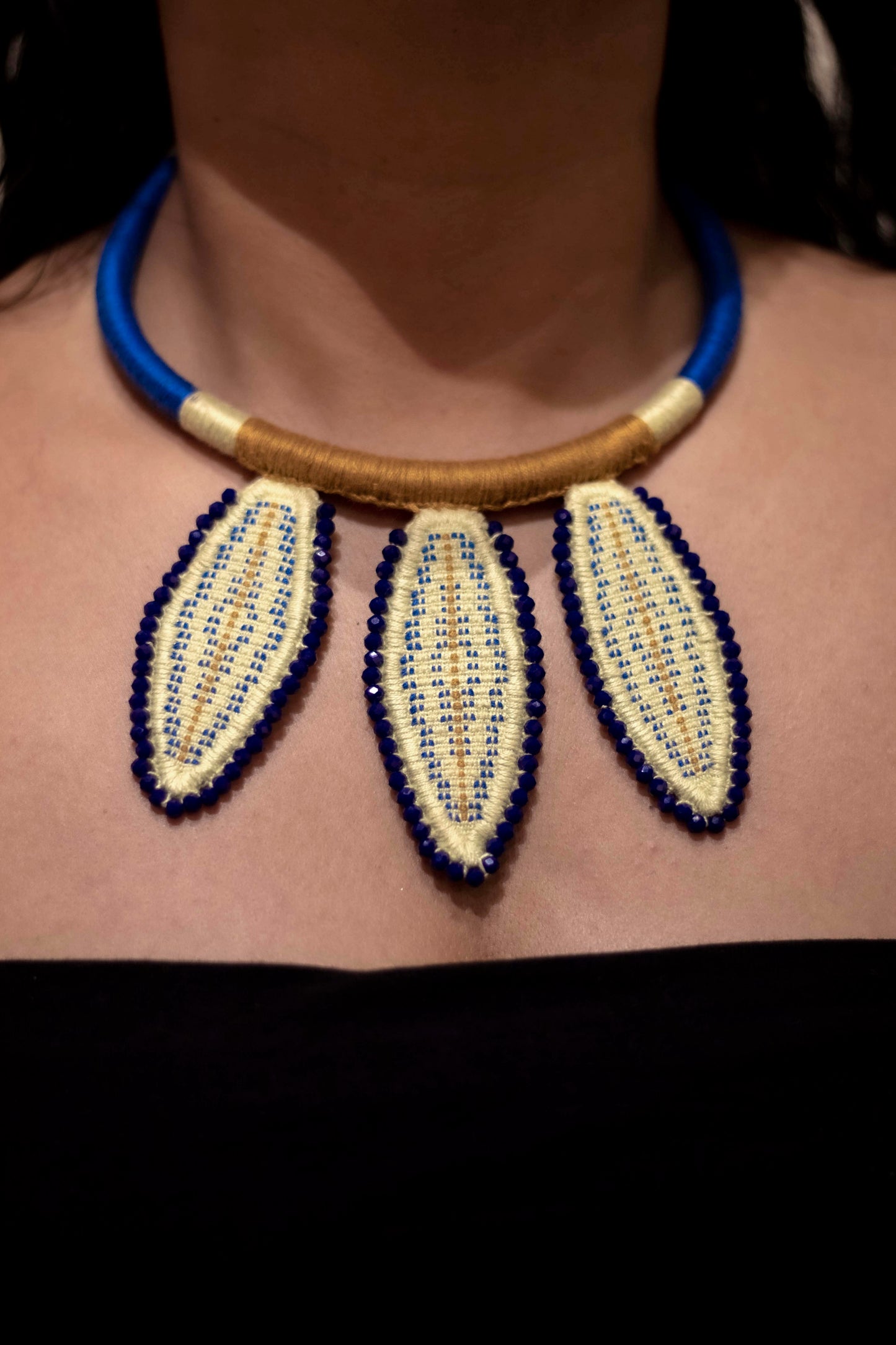 Federhalsband