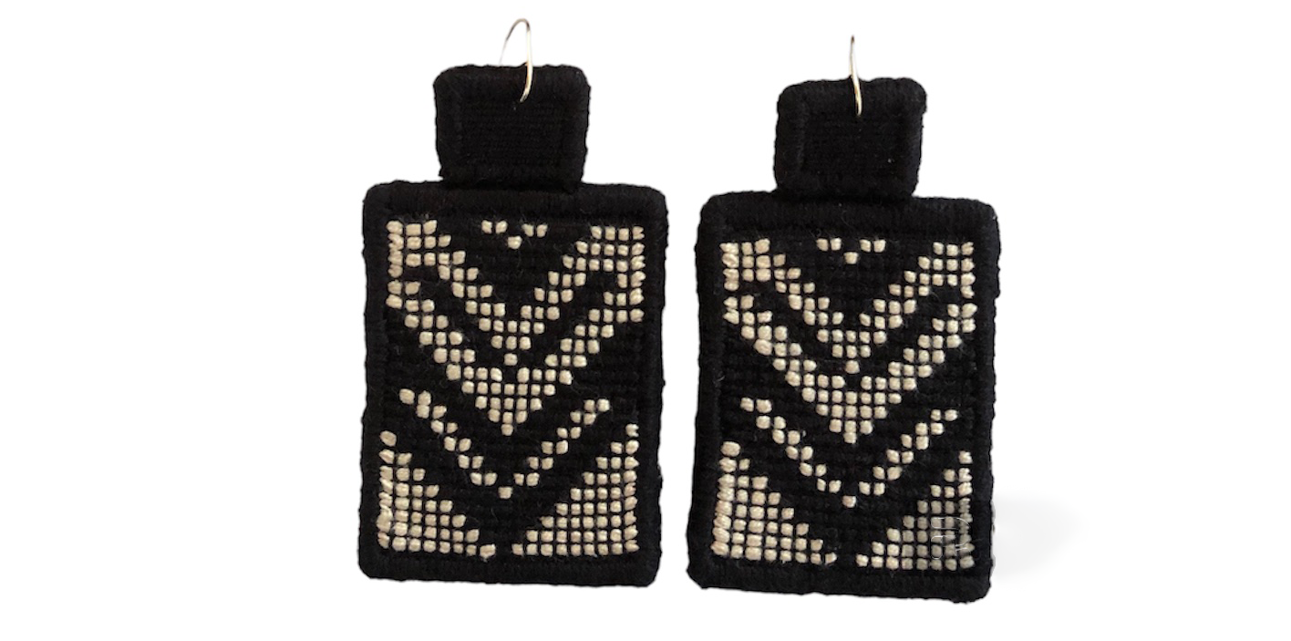 Aretes Pico de Ave Negro