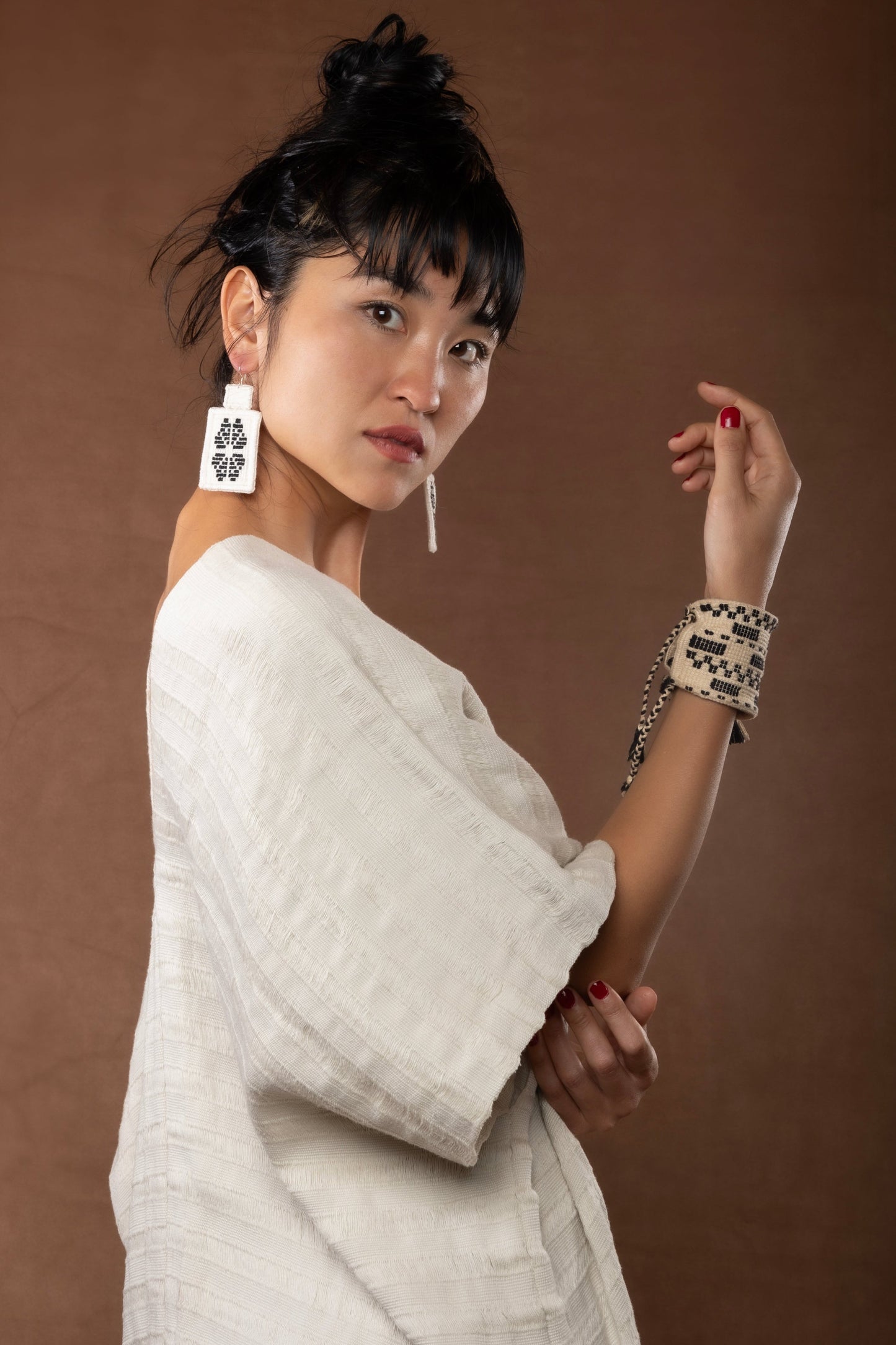 Maxi Beige Flower Earrings
