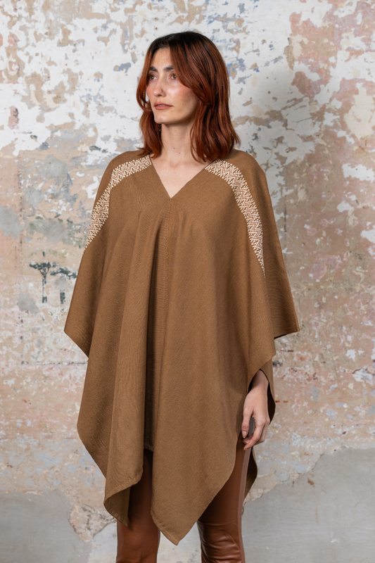 Batsichon/Schlangenponcho