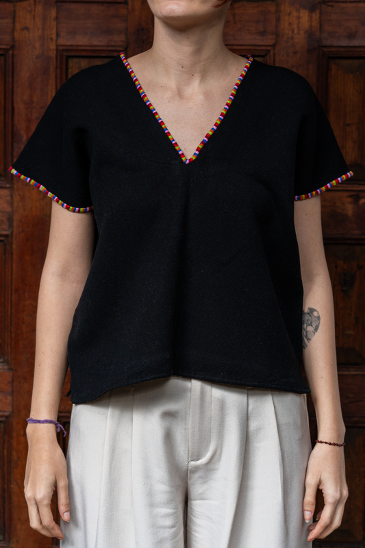 Blusa Solsticio Bordado Negro
